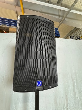 Geluidset Turbosound, IQ12 en IQ18b, zwart